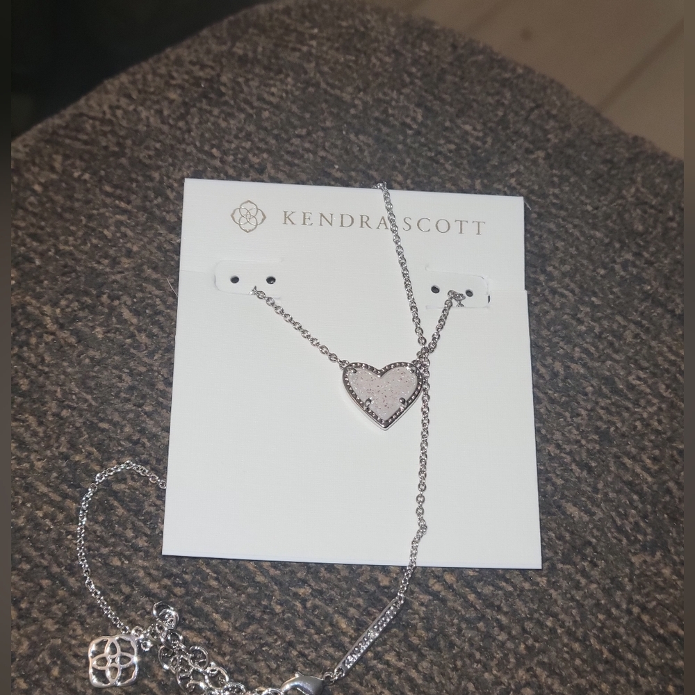 Kendra Scott necklace